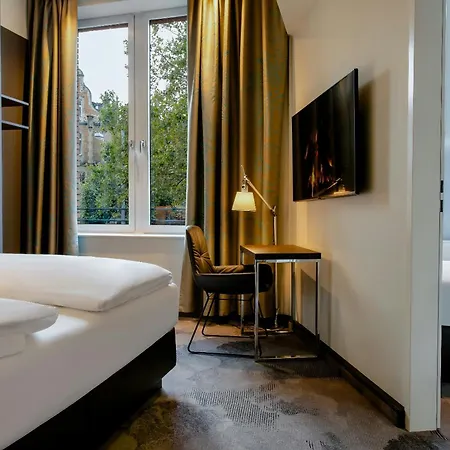 Motel One Wiesbaden-3